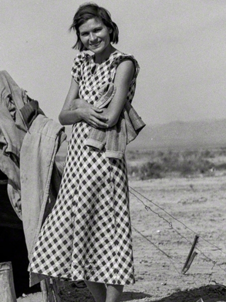 Les Parisiennes des Mamansnet: JesusFlo Superstar in a Back Lit Kaftan (Toyboy Not Included)