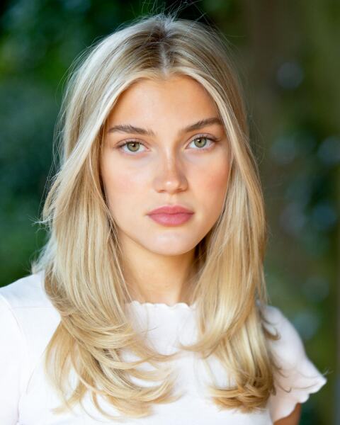 IVE GOT A TEXT - Love Island Summer 2023. Everyone's on Job, laying on factor 50