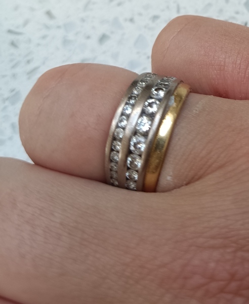 Please show me your eternity ring? 