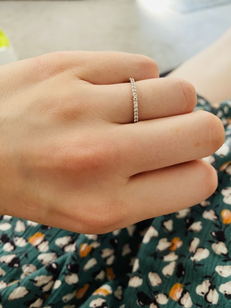 Please show me your eternity ring? 