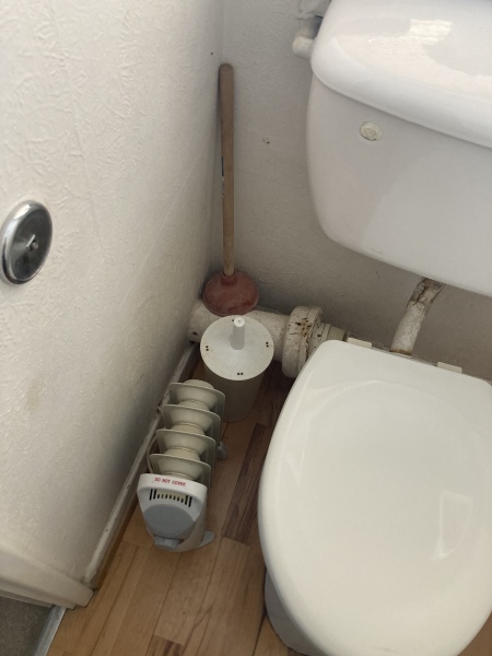 Any plumbers around?