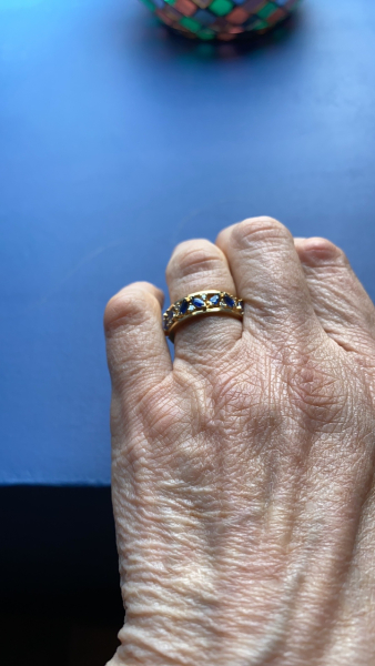 Please show me your eternity ring? 