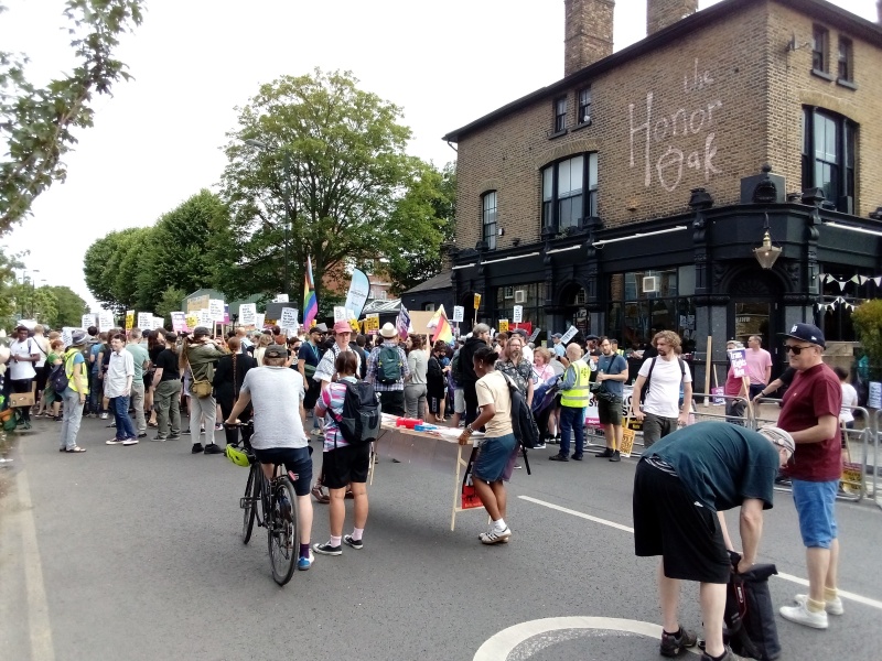 Honor Oak pub/Drag storytime: another counter protest