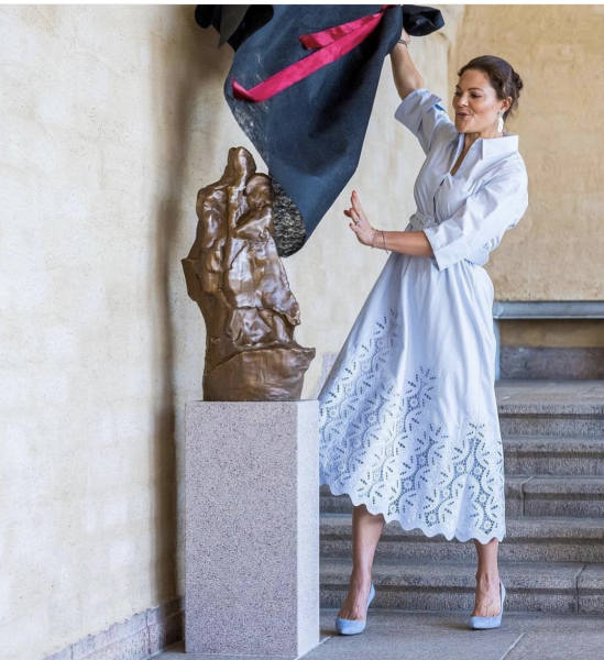 Royal Style and Beauty: Trooping forward - colour glitter and style but more tiaras may take a while..