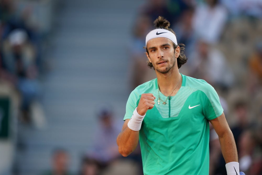 Tennis: Roland Garros continues