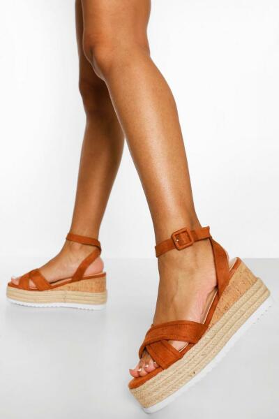 What shoes with this dress?
