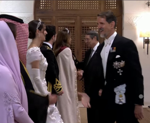 Royal Style and Beauty: St Edward's Crown is back in the box, time for more diamonds, glitter and frocks! 