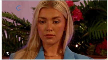 IVE GOT A TEXT - Love Island Summer 2023. Everyone's on Job, laying on factor 50