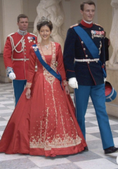 Royal Style and Beauty: Trooping forward - colour glitter and style but more tiaras may take a while..