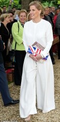 Unusual Clothing Fail - Camilla
