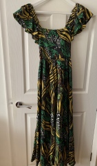 Les Parisiennes des Mamansnet: JesusFlo Superstar in a Back Lit Kaftan (Toyboy Not Included)