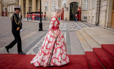Royal Style and Beauty: Trooping forward - colour glitter and style but more tiaras may take a while..