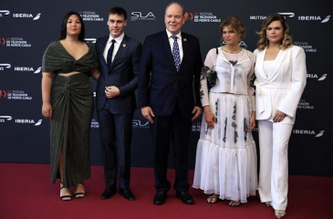 Royal Style and Beauty: Trooping forward - colour glitter and style but more tiaras may take a while..