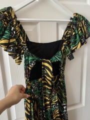 Les Parisiennes des Mamansnet: JesusFlo Superstar in a Back Lit Kaftan (Toyboy Not Included)