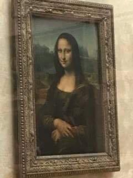 To be rude to this woman in an art gallery