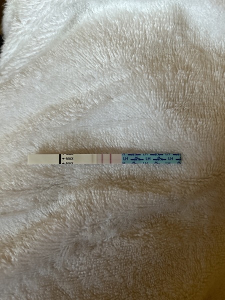 CB ovulation test HELP!! - Empty circle 5am and static smiley 1pm?! 