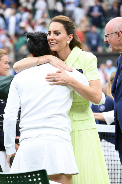 Royal Style and Beauty: Carpe Diadem! No tears or tiers, just tiaras please 