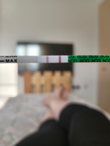Very faint line? Or line eyes? 