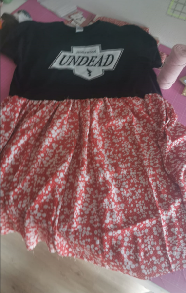 Stitch and bitch #7. Hanging by a thread