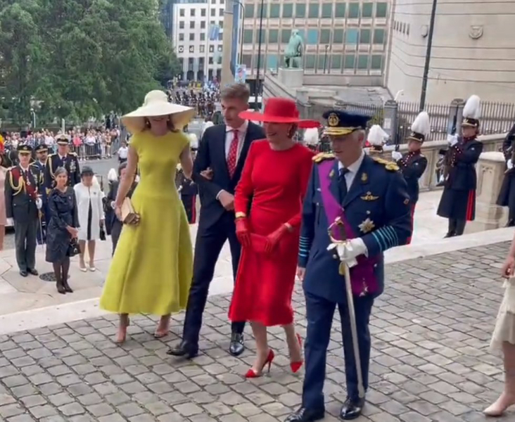 Royal Style and Beauty: Carpe Diadem! No tears or tiers, just tiaras please 