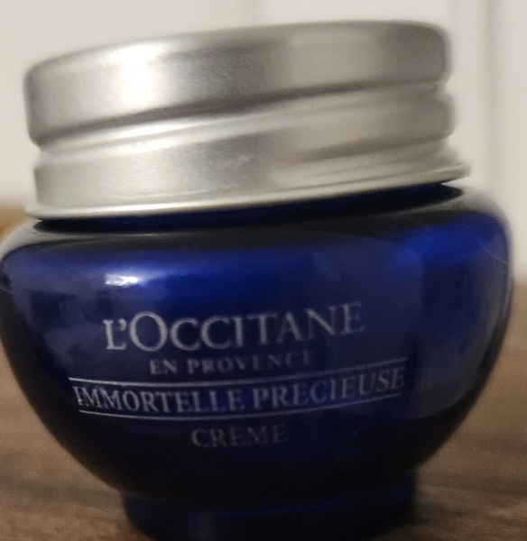 Do you get the urge to splurge on beauty products? Are your cupboards full of your stash? Join this group of beauty addicts!