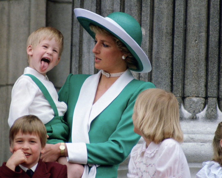 Royal Style and Beauty: Carpe Diadem! No tears or tiers, just tiaras please 