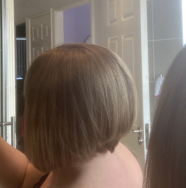 How do I dye my hair at home without making a mess of the bathroom?