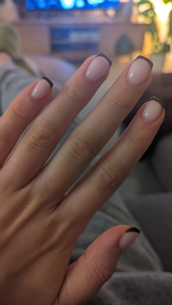 Please show me your nails