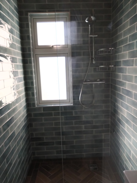 Smallish bathroom layout / top tips advice - hate cleaning!! 