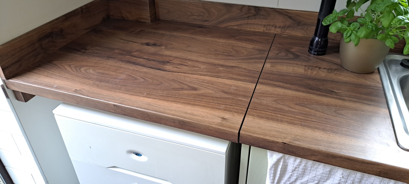 Slot in kitchen worktop