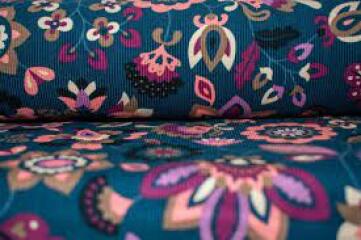 Stitch and bitch #7. Hanging by a thread