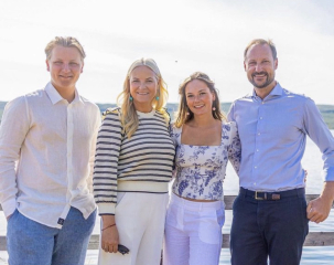 Royal Style and Beauty: Carpe Diadem! No tears or tiers, just tiaras please 