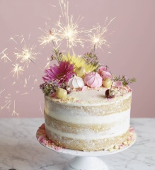 Anyone tried this naked cake from m&s?