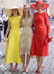 Royal Style and Beauty: Carpe Diadem! No tears or tiers, just tiaras please 