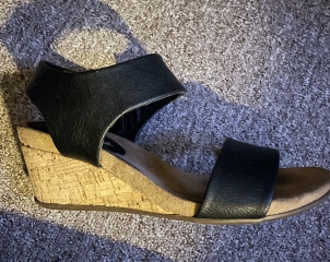 Stitch and bitch #7. Hanging by a thread