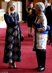 Royal Style and Beauty: Carpe Diadem! No tears or tiers, just tiaras please 