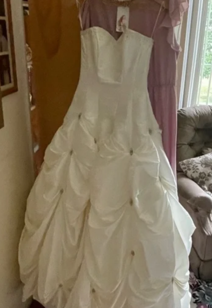 Need Your Unfiltered Thoughts on This 2005 Wedding Dress