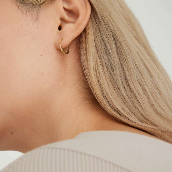 Gold hoop earrings - tacky or classy