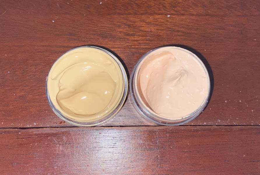 I need an expert to identify what makeup this is!