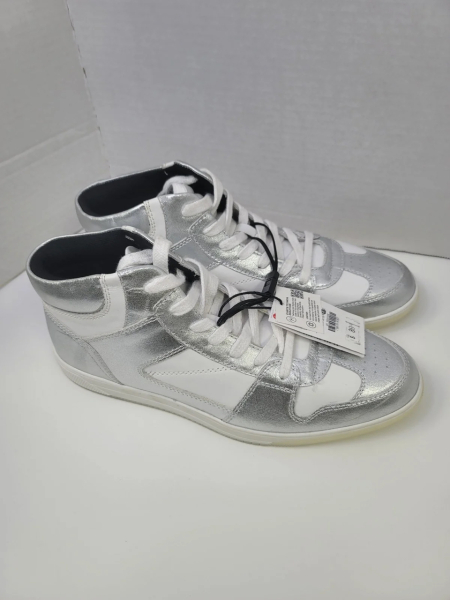 DP refusing to be seen with me if I'm wearing gold trainers (light hearted)