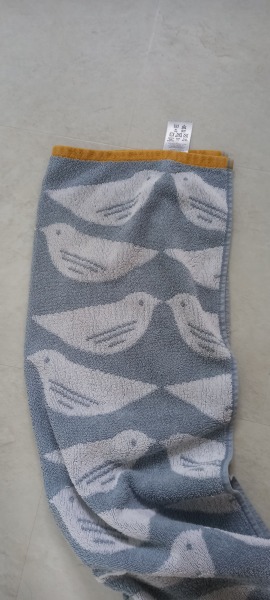 Nice patterned hand towel - help to find one please!