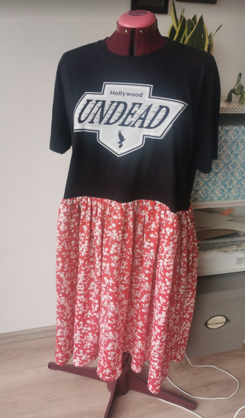 Stitch and bitch #7. Hanging by a thread