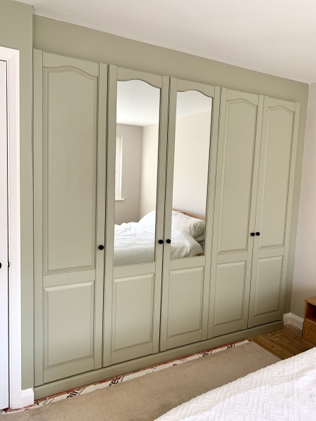 To keep these built in wardrobes or not? 