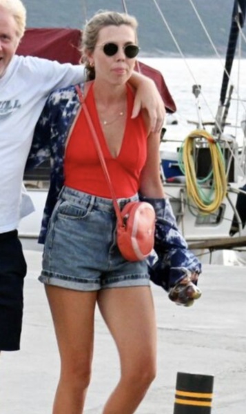 Can anyone identify this bag?