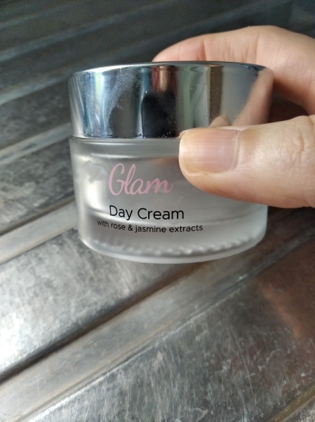 Do you get the urge to splurge on beauty products? Are your cupboards full of your stash? Join this group of beauty addicts!