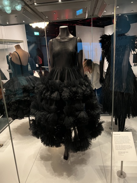 Les Parisiennes des Mamanset: A Sin of Pride