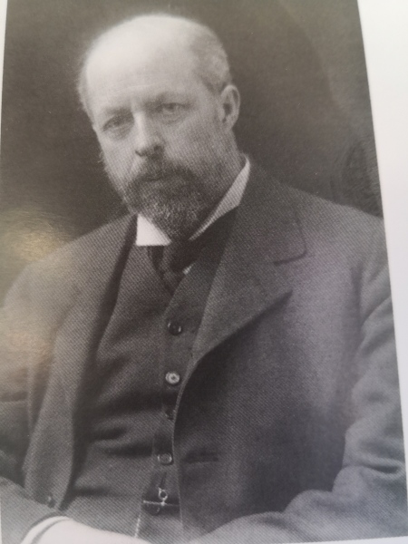 Did people look older in the 90s?