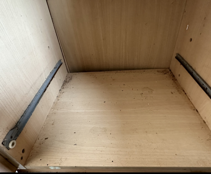 AIBU to expect landlord to replace kitchen?
