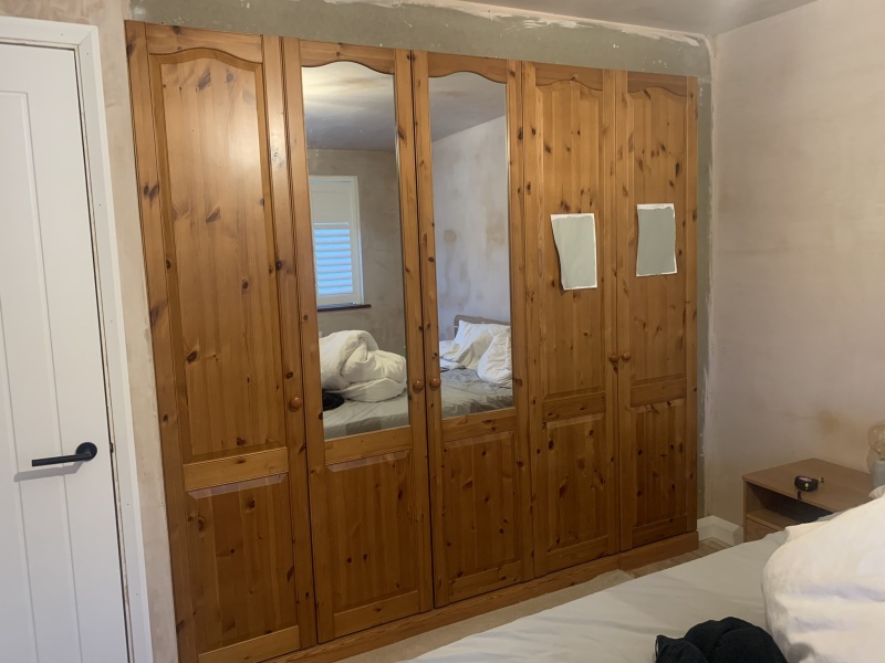 To keep these built in wardrobes or not? 