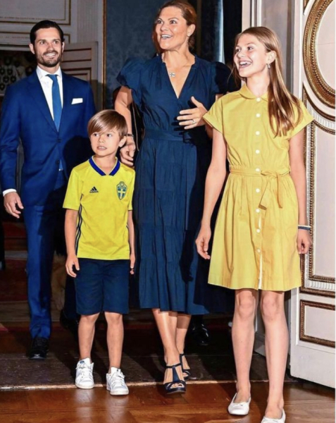 Royal Style and Beauty - what goes in the Bold Tower? White stilettos, green coats and too much of the flower?